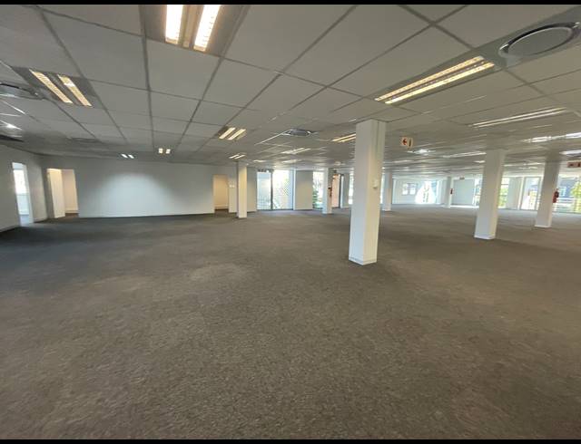 658M² OFFICE TO LET IN BRYANSTON